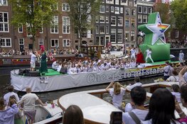 Canal Parade Pride Amsterdam in volle gang (fotoalbum)