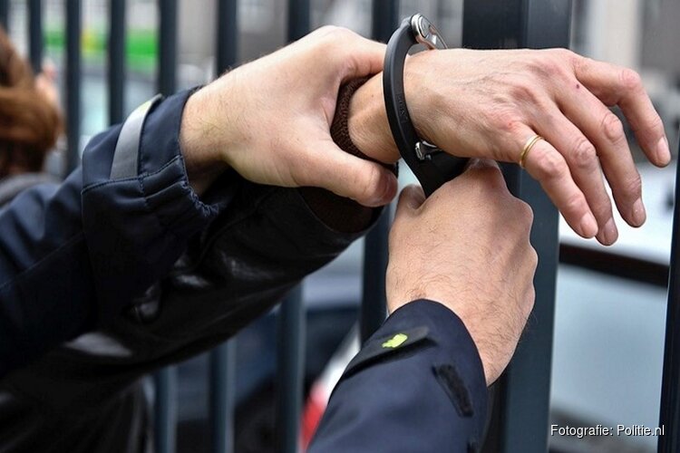 Politie houdt twee verdachten aan in onderzoek naar nepagenten in Drenthe