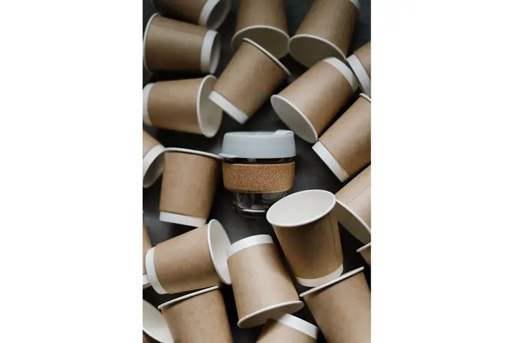 Hoeveel bekers heb je nodig voor een zaterdag koffie in Roden?
